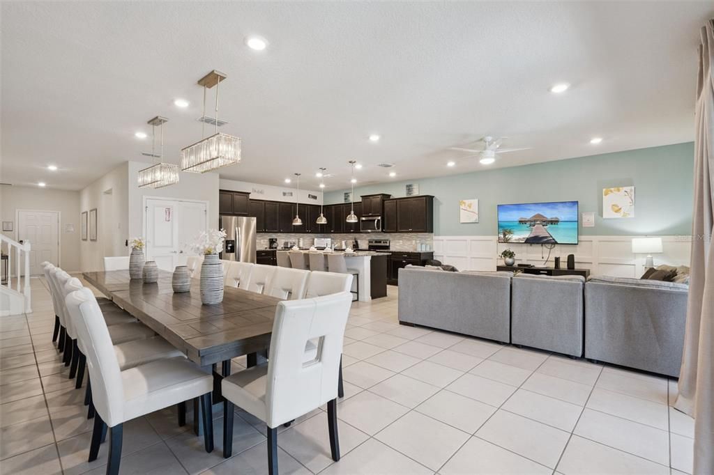For Sale: $850,000 (10 beds, 8 baths, 4399 Square Feet)