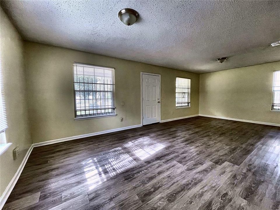 For Sale: $105,000 (3 beds, 2 baths, 1143 Square Feet)