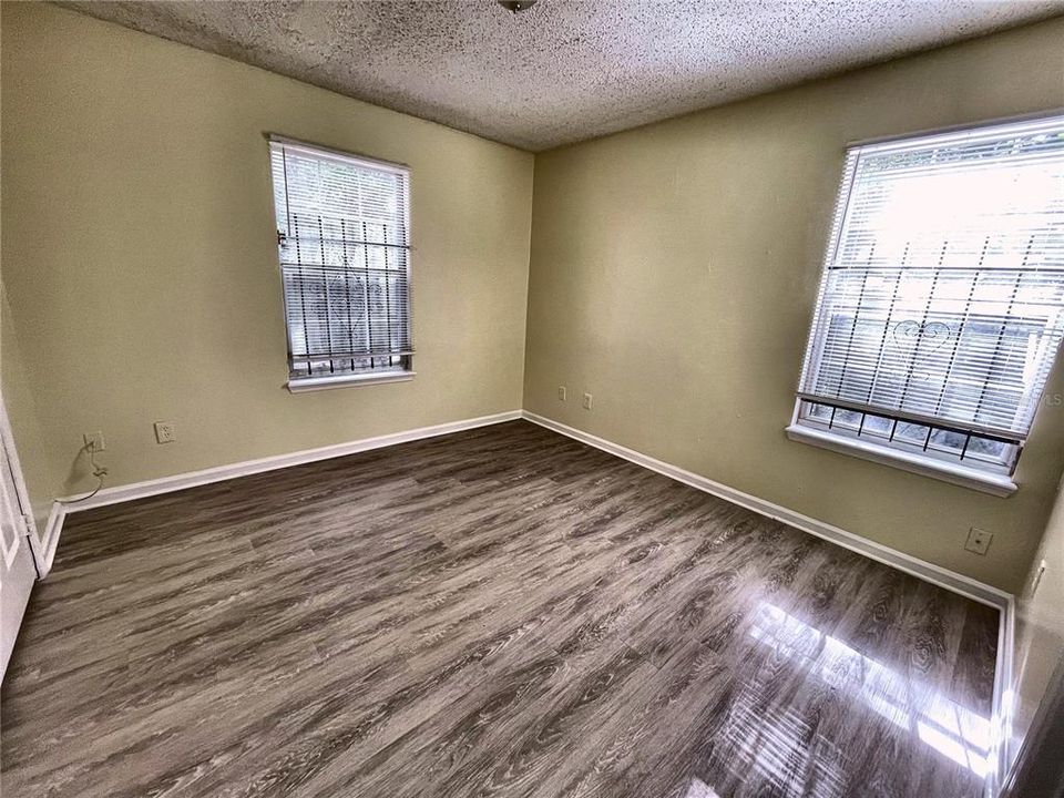 For Sale: $105,000 (3 beds, 2 baths, 1143 Square Feet)