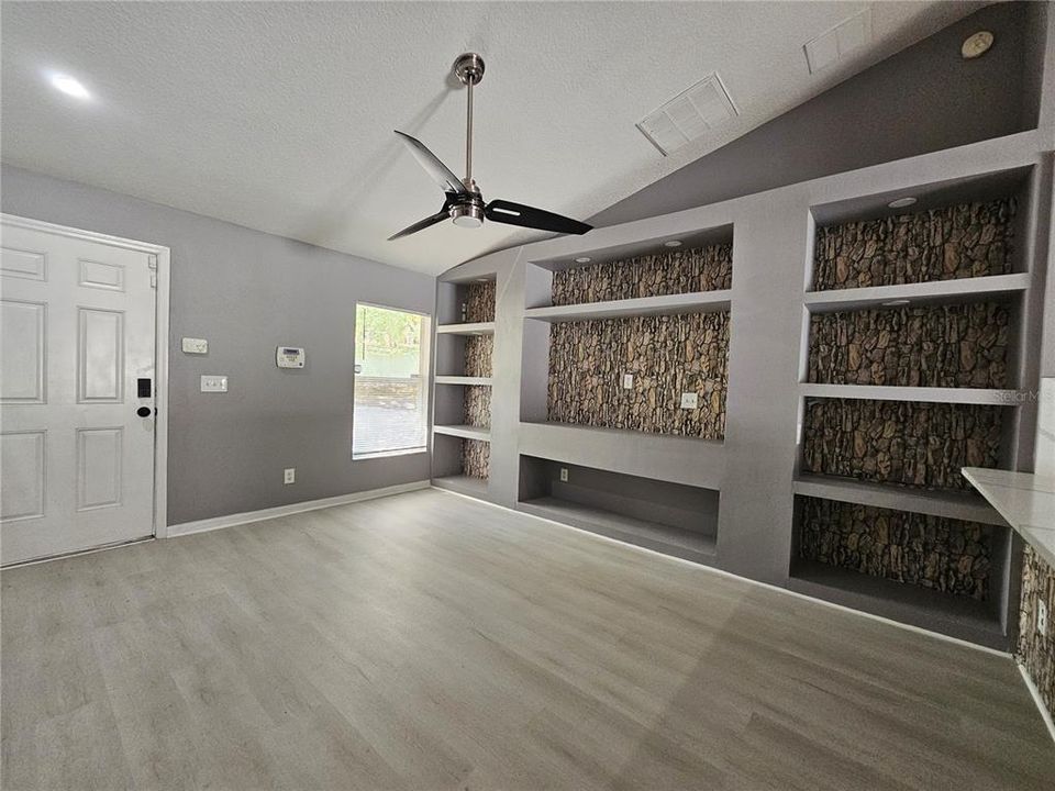 En Renta: $2,050 (3 camas, 2 baños, 1844 Pies cuadrados)