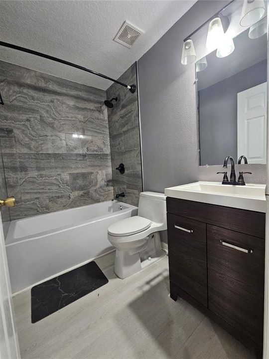 En Renta: $2,050 (3 camas, 2 baños, 1844 Pies cuadrados)