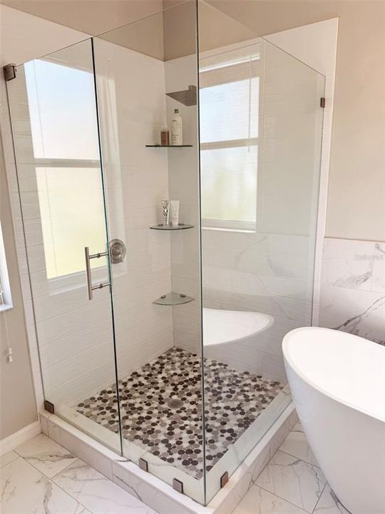 Activo con contrato: $609,900 (3 camas, 2 baños, 2047 Pies cuadrados)
