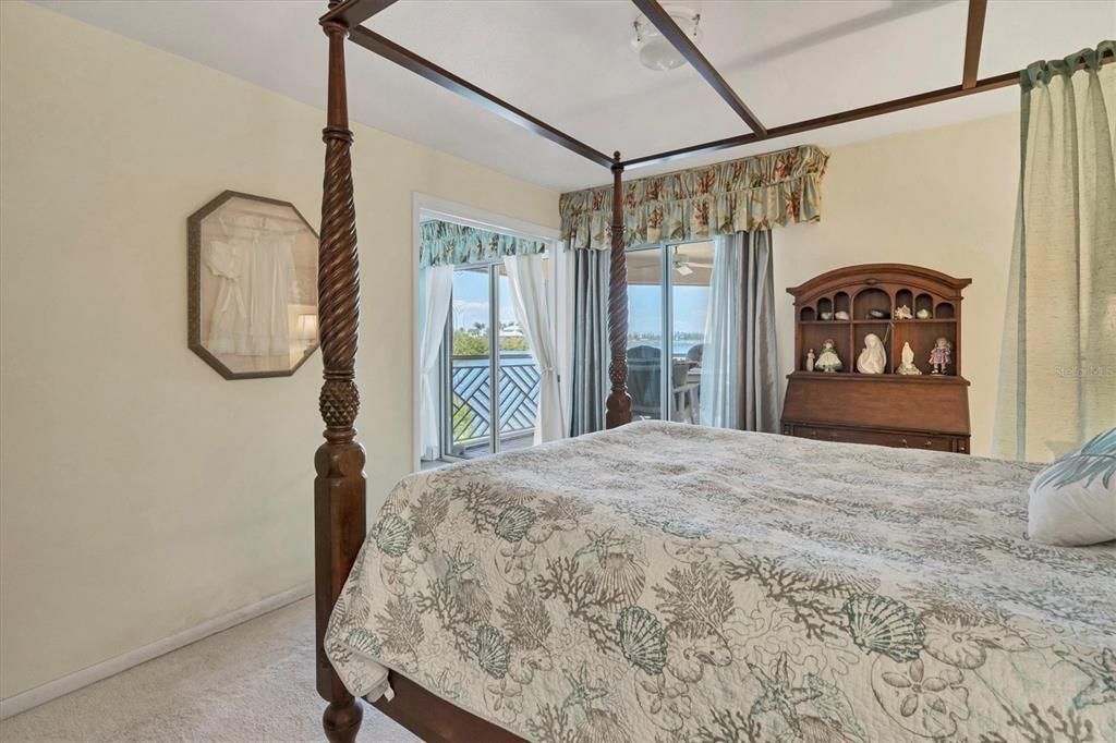 For Sale: $719,000 (2 beds, 2 baths, 1287 Square Feet)