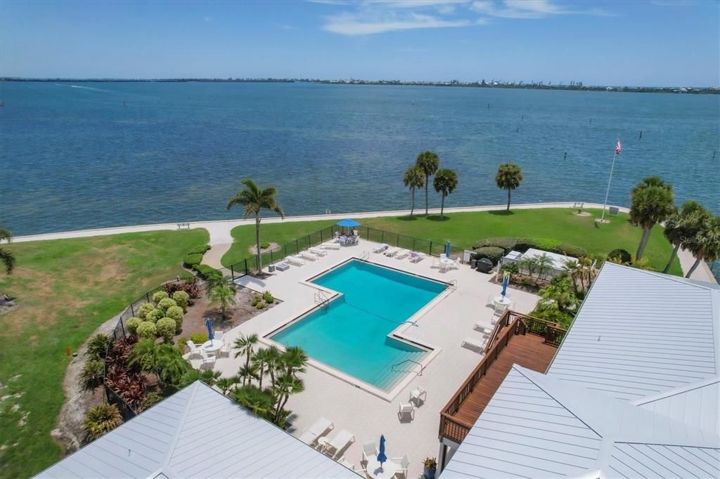 For Sale: $719,000 (2 beds, 2 baths, 1287 Square Feet)