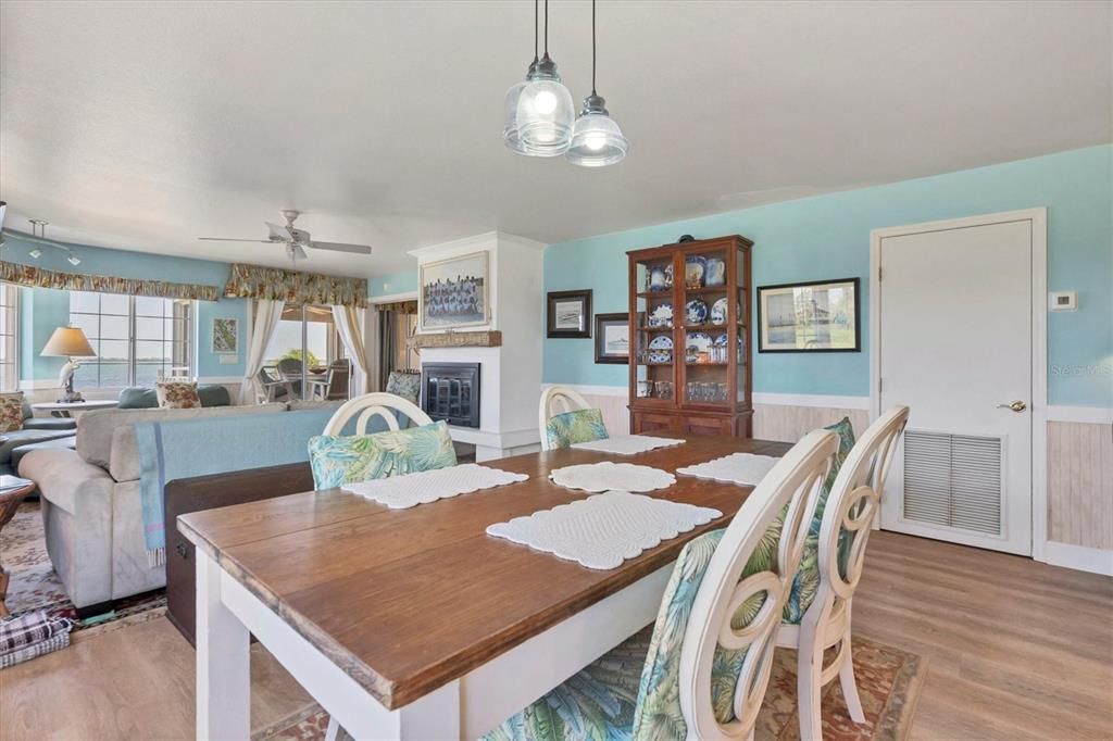 For Sale: $719,000 (2 beds, 2 baths, 1287 Square Feet)