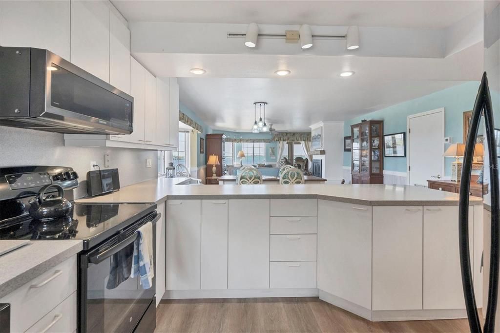 For Sale: $719,000 (2 beds, 2 baths, 1287 Square Feet)
