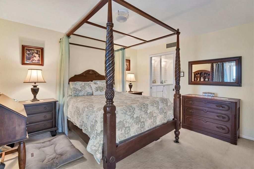 For Sale: $719,000 (2 beds, 2 baths, 1287 Square Feet)