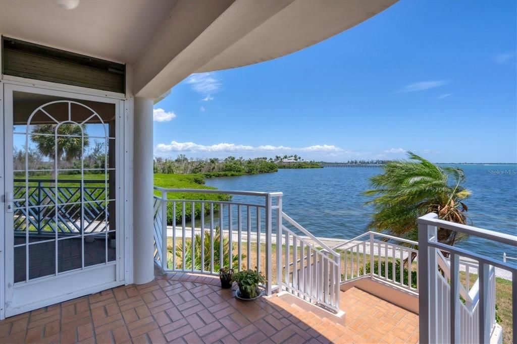 For Sale: $719,000 (2 beds, 2 baths, 1287 Square Feet)