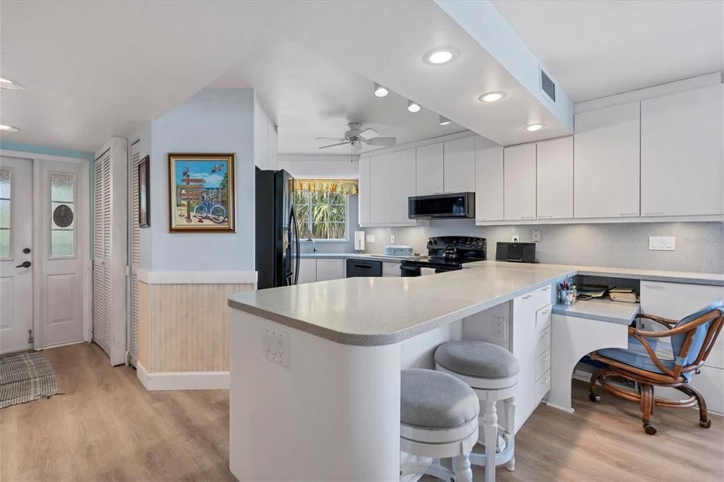 For Sale: $719,000 (2 beds, 2 baths, 1287 Square Feet)