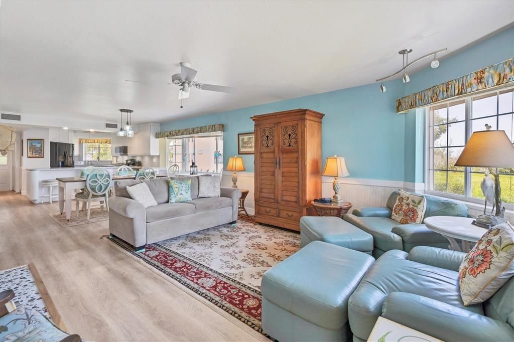 For Sale: $719,000 (2 beds, 2 baths, 1287 Square Feet)