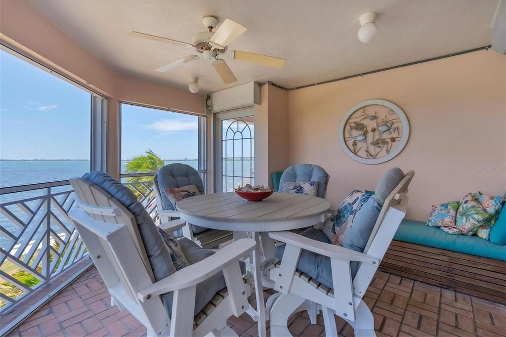For Sale: $719,000 (2 beds, 2 baths, 1287 Square Feet)