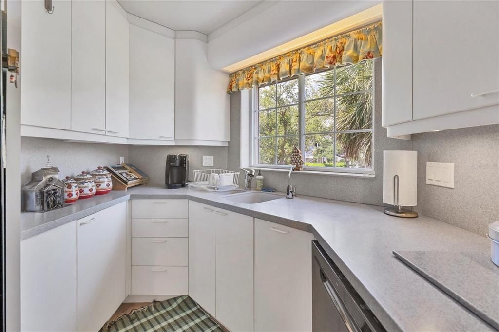 For Sale: $719,000 (2 beds, 2 baths, 1287 Square Feet)