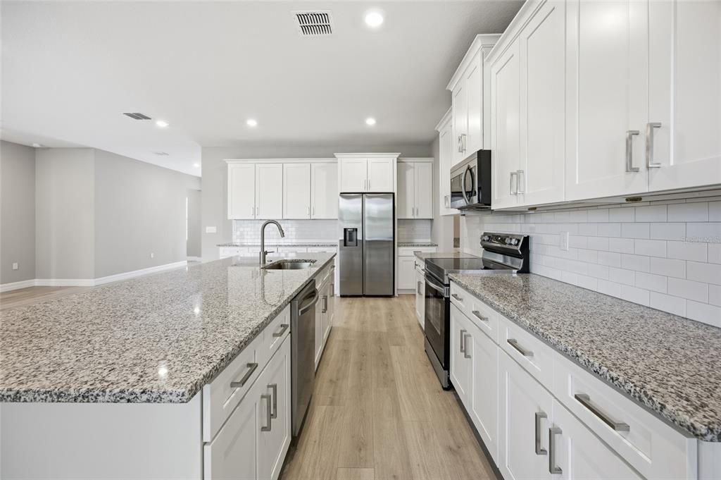 En Venta: $494,500 (4 camas, 3 baños, 2478 Pies cuadrados)