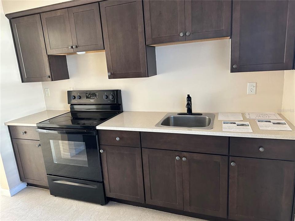 Active With Contract: $660,000 (4 beds, 0 baths, 1624 Square Feet)