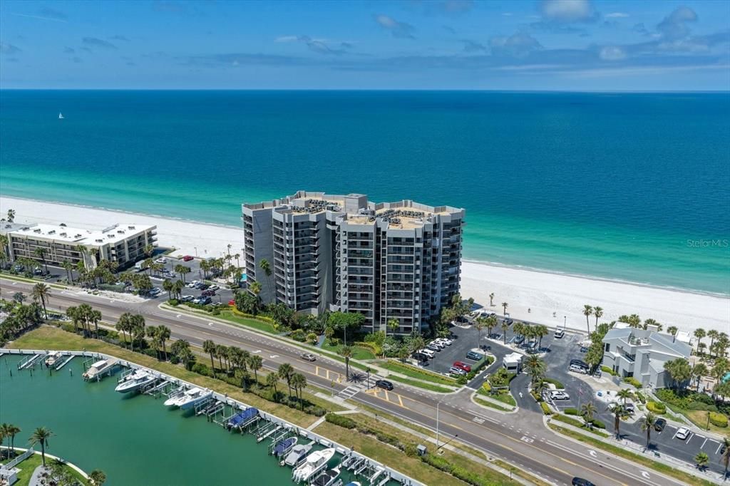For Sale: $995,000 (2 beds, 2 baths, 1610 Square Feet)