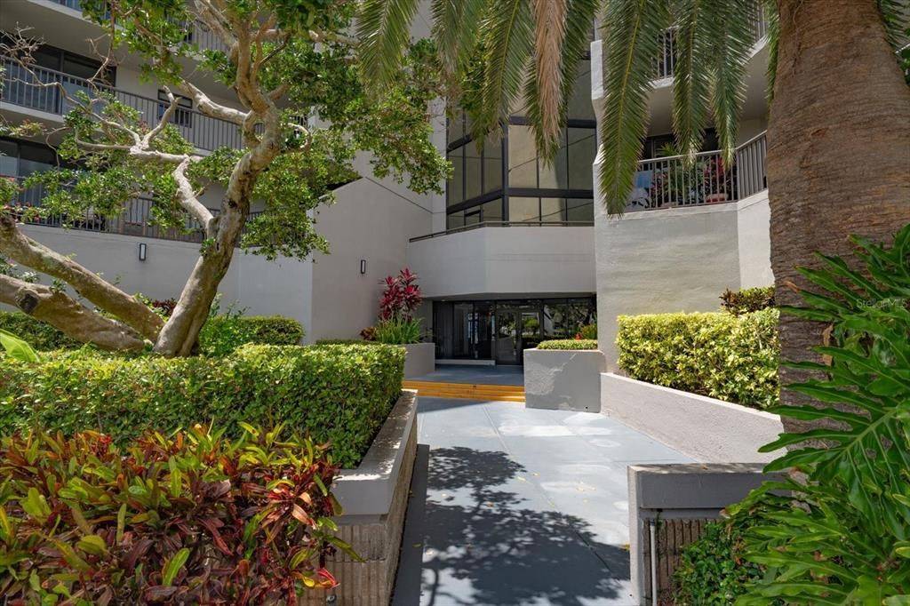 For Sale: $995,000 (2 beds, 2 baths, 1610 Square Feet)