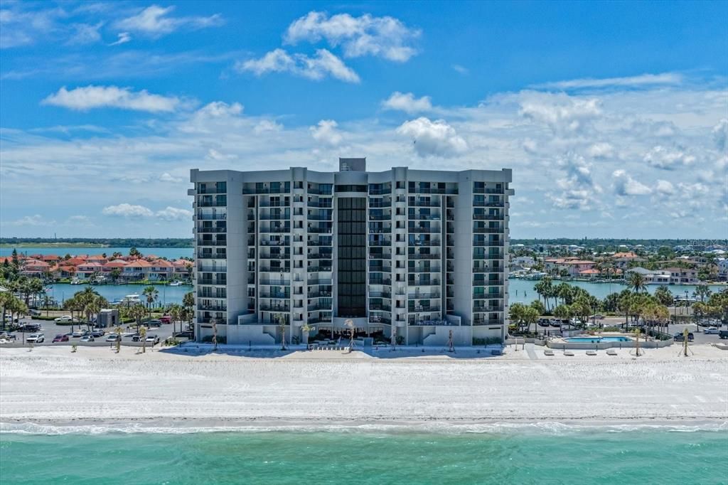 For Sale: $995,000 (2 beds, 2 baths, 1610 Square Feet)