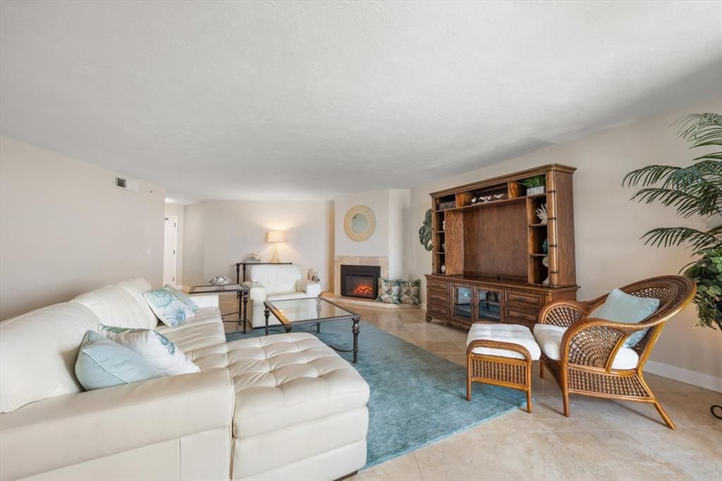 For Sale: $995,000 (2 beds, 2 baths, 1610 Square Feet)