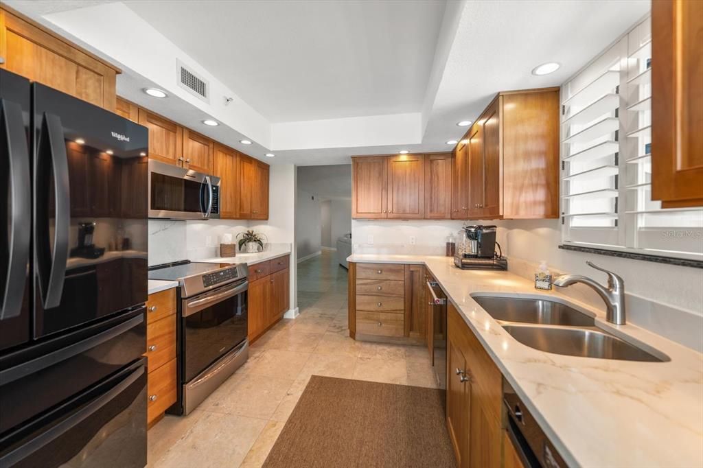 For Sale: $995,000 (2 beds, 2 baths, 1610 Square Feet)