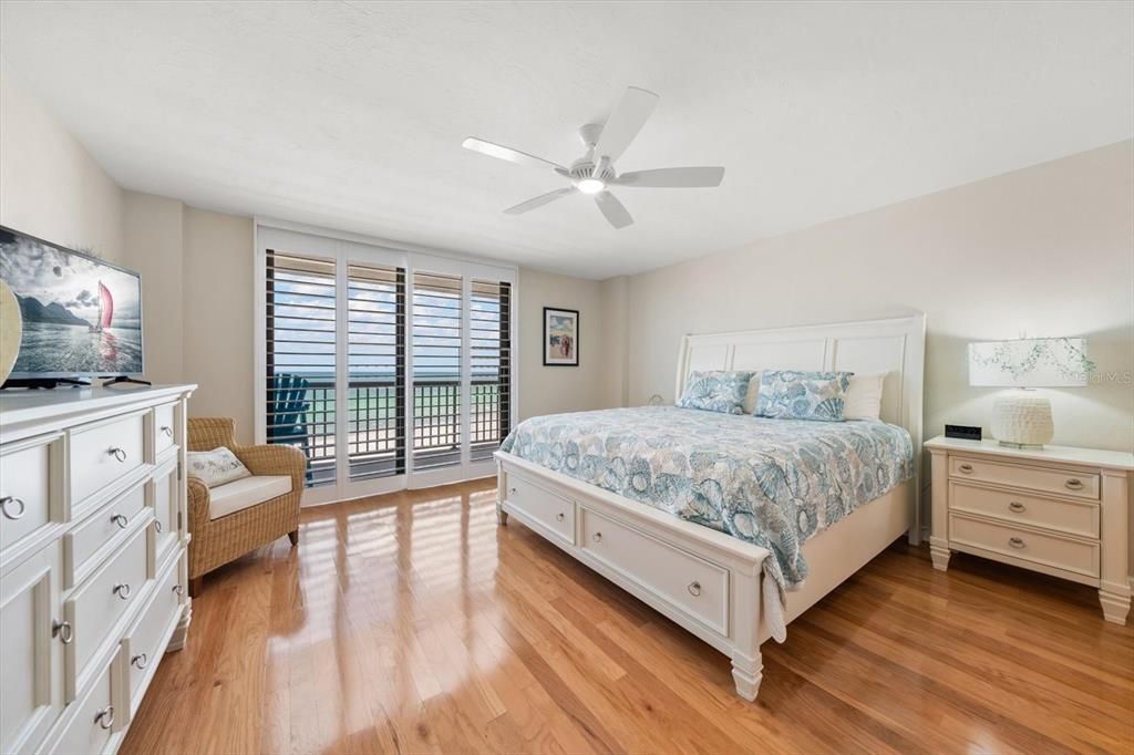 For Sale: $995,000 (2 beds, 2 baths, 1610 Square Feet)