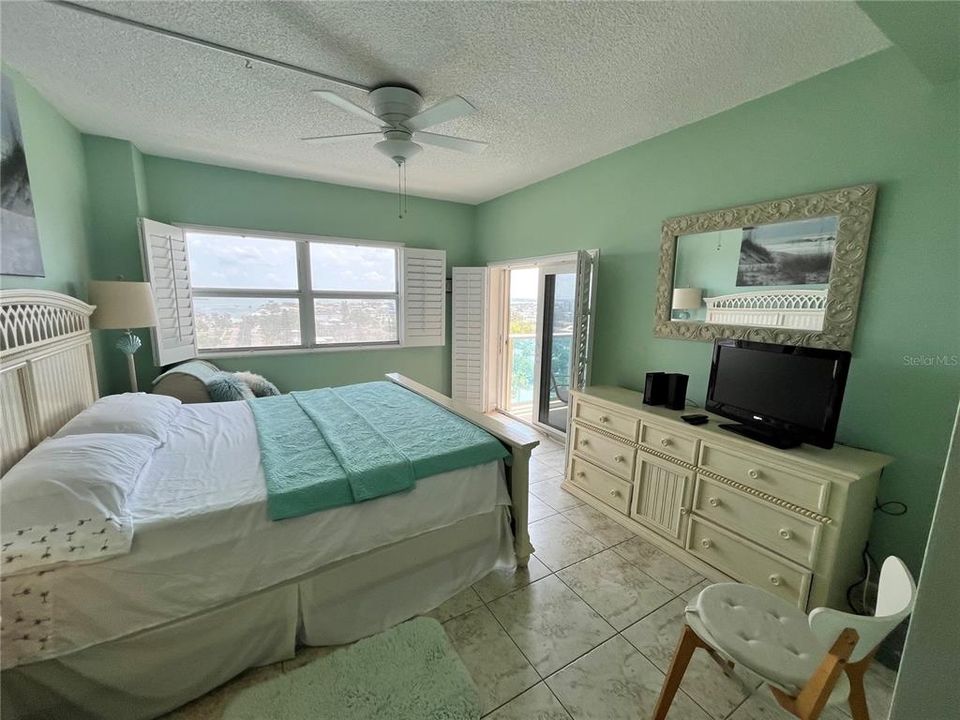 Active With Contract: $375,000 (2 beds, 1 baths, 1090 Square Feet)