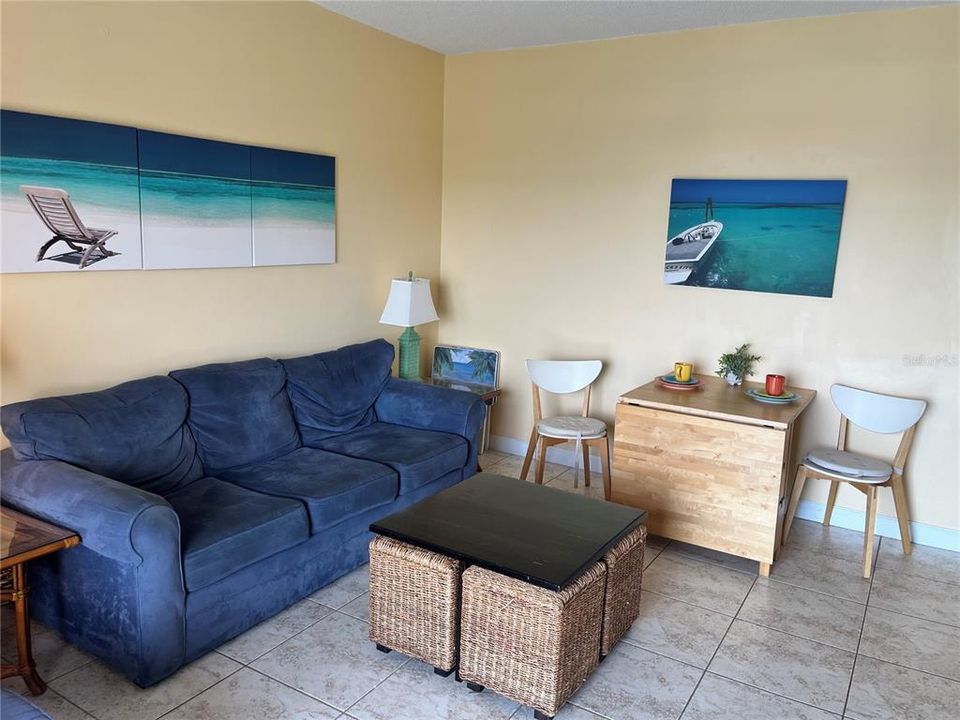 Active With Contract: $375,000 (2 beds, 1 baths, 1090 Square Feet)