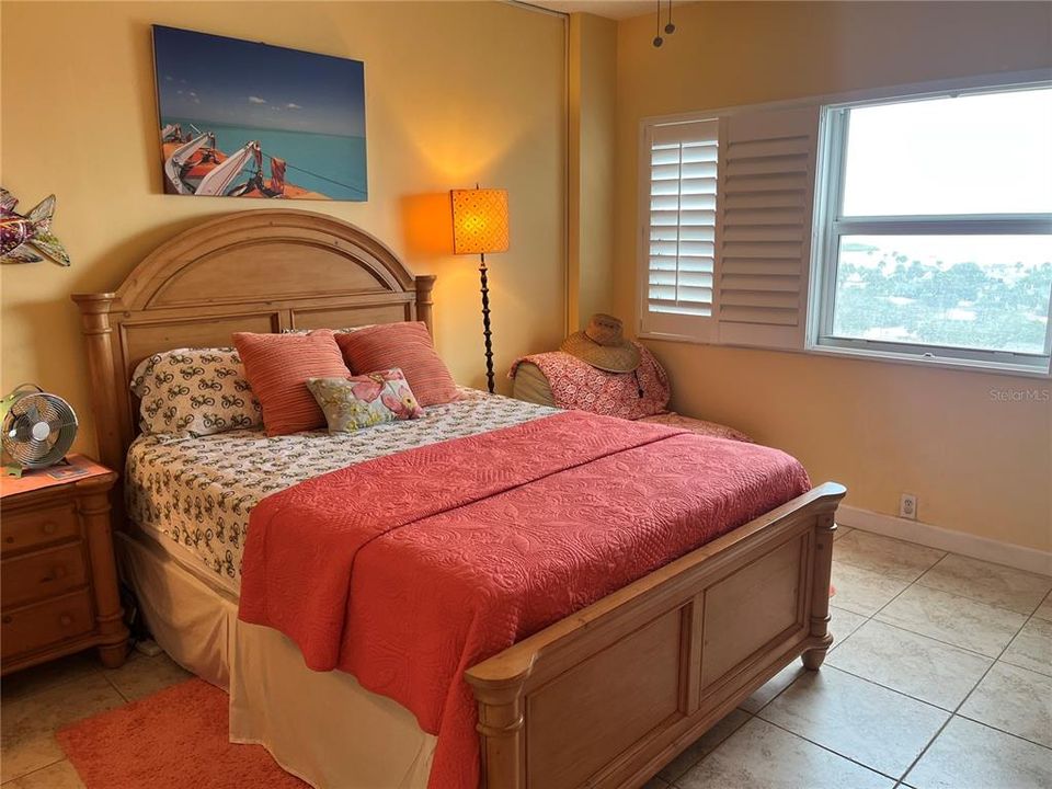 Active With Contract: $375,000 (2 beds, 1 baths, 1090 Square Feet)