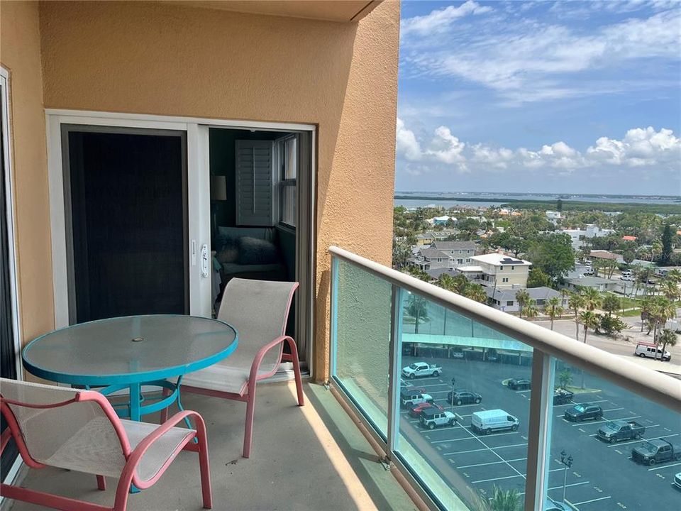 Active With Contract: $375,000 (2 beds, 1 baths, 1090 Square Feet)