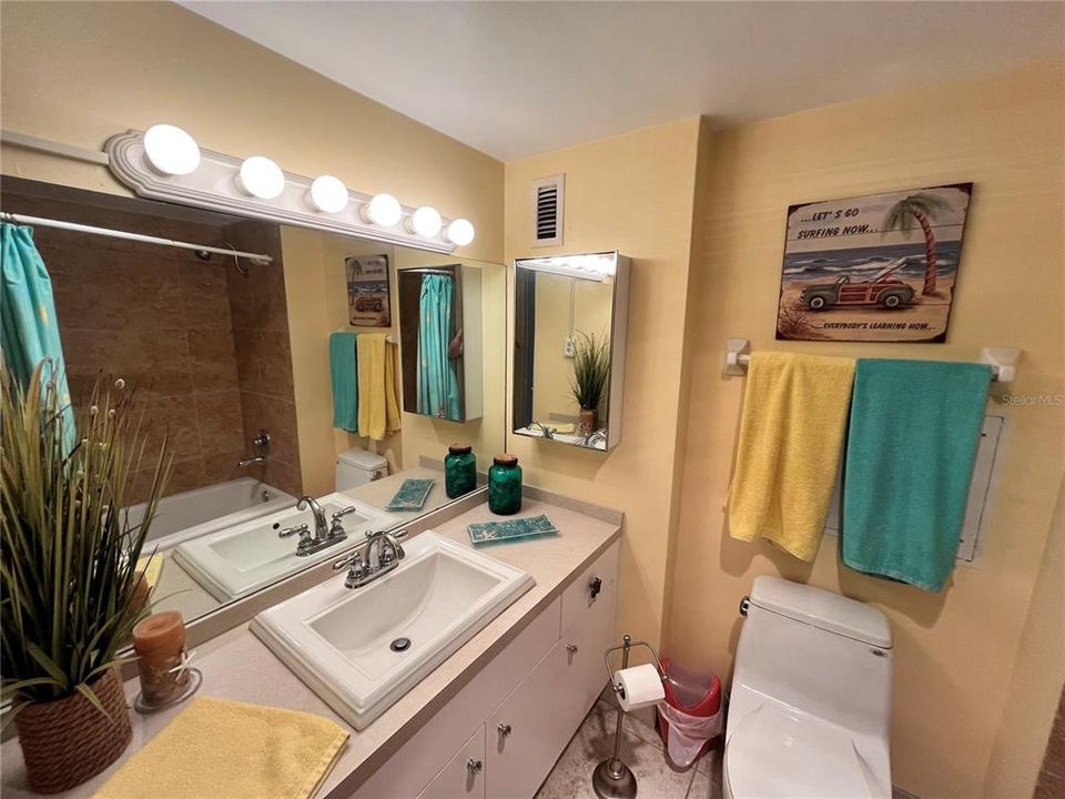 Active With Contract: $375,000 (2 beds, 1 baths, 1090 Square Feet)