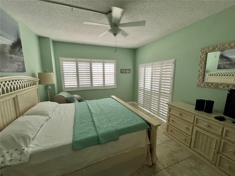 Active With Contract: $375,000 (2 beds, 1 baths, 1090 Square Feet)