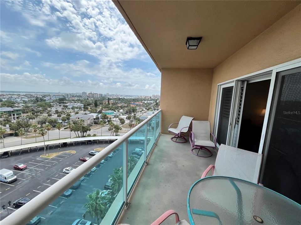 Active With Contract: $375,000 (2 beds, 1 baths, 1090 Square Feet)