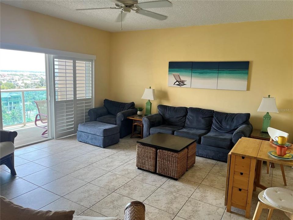 Active With Contract: $375,000 (2 beds, 1 baths, 1090 Square Feet)
