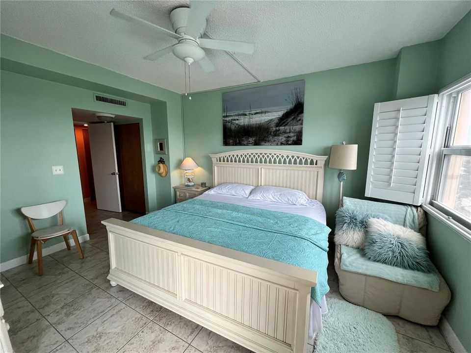 Active With Contract: $375,000 (2 beds, 1 baths, 1090 Square Feet)