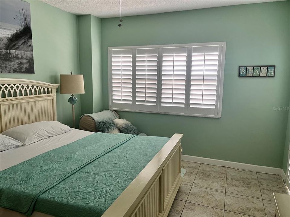 Active With Contract: $375,000 (2 beds, 1 baths, 1090 Square Feet)