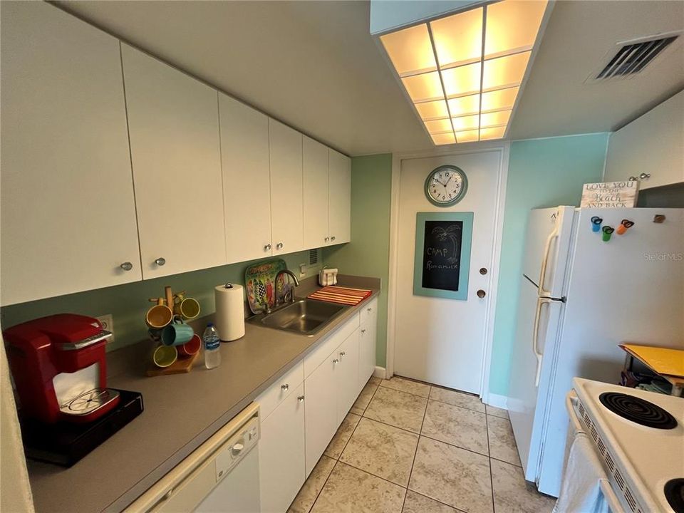 Active With Contract: $375,000 (2 beds, 1 baths, 1090 Square Feet)