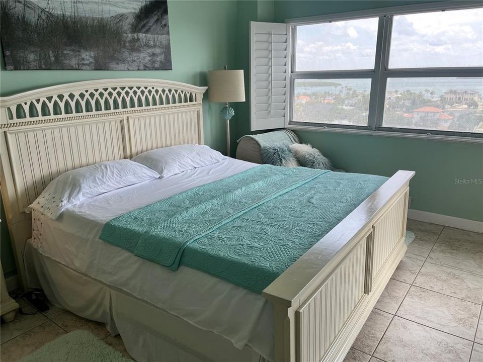 Active With Contract: $375,000 (2 beds, 1 baths, 1090 Square Feet)