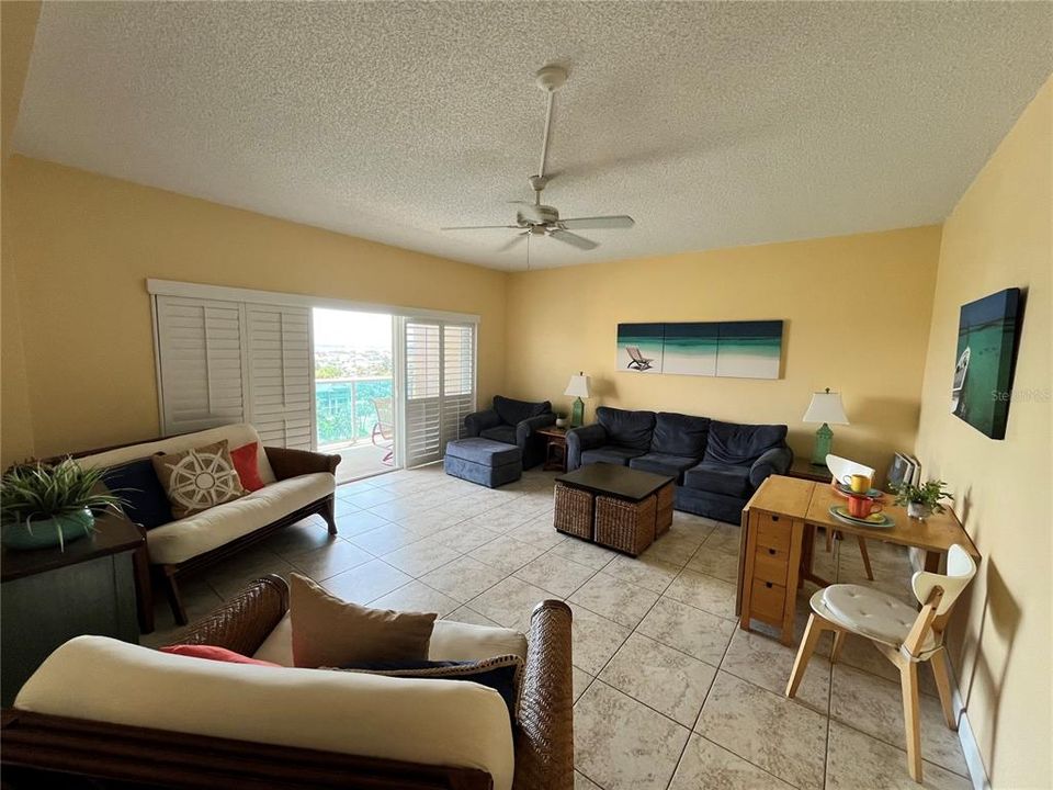 Active With Contract: $375,000 (2 beds, 1 baths, 1090 Square Feet)