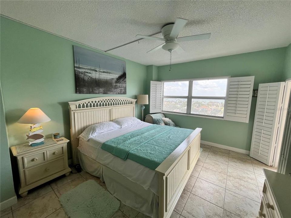 Active With Contract: $375,000 (2 beds, 1 baths, 1090 Square Feet)