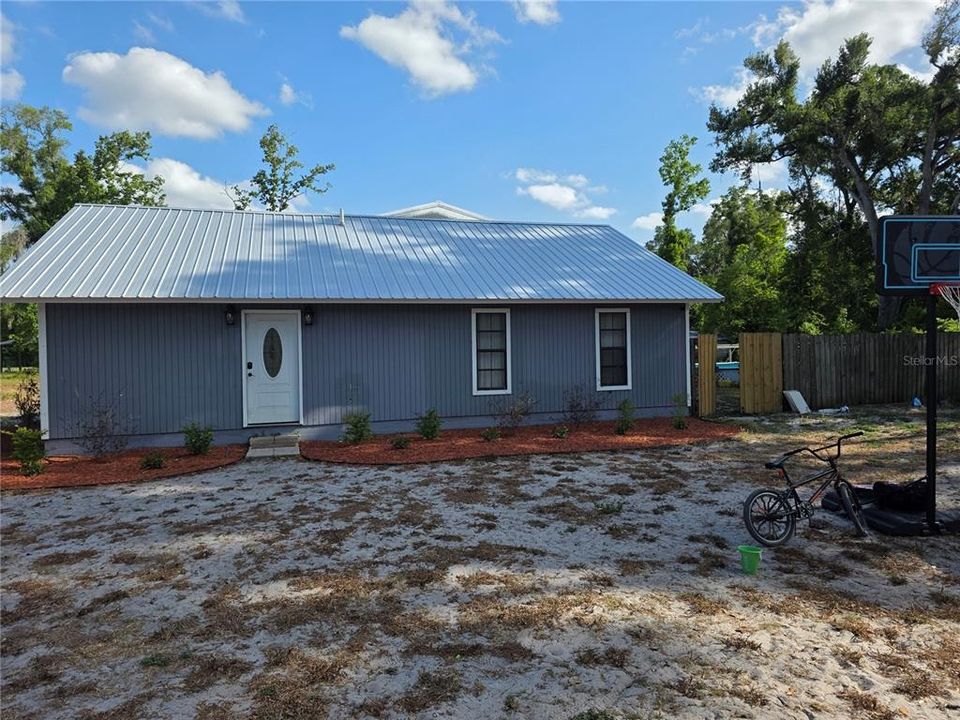 For Sale: $325,000 (3 beds, 2 baths, 1684 Square Feet)