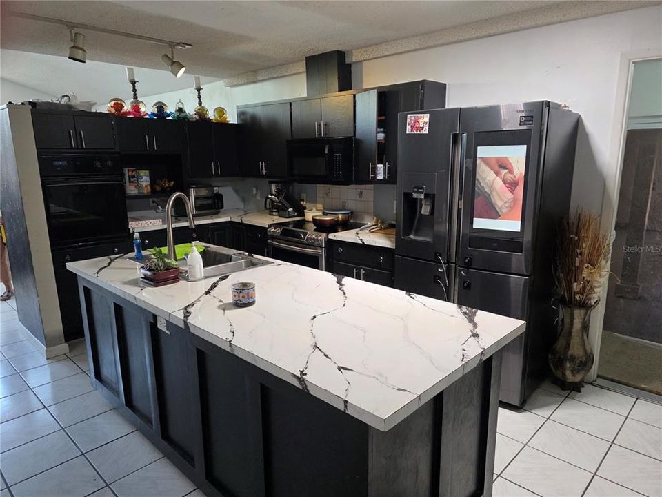 For Sale: $325,000 (3 beds, 2 baths, 1684 Square Feet)