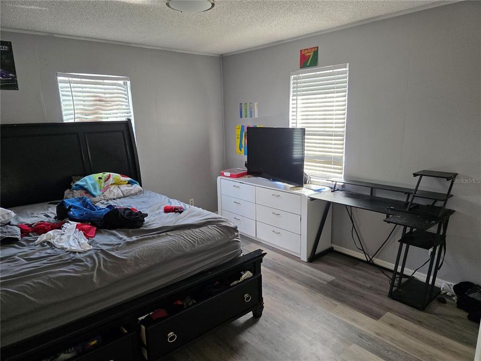 For Sale: $325,000 (3 beds, 2 baths, 1684 Square Feet)