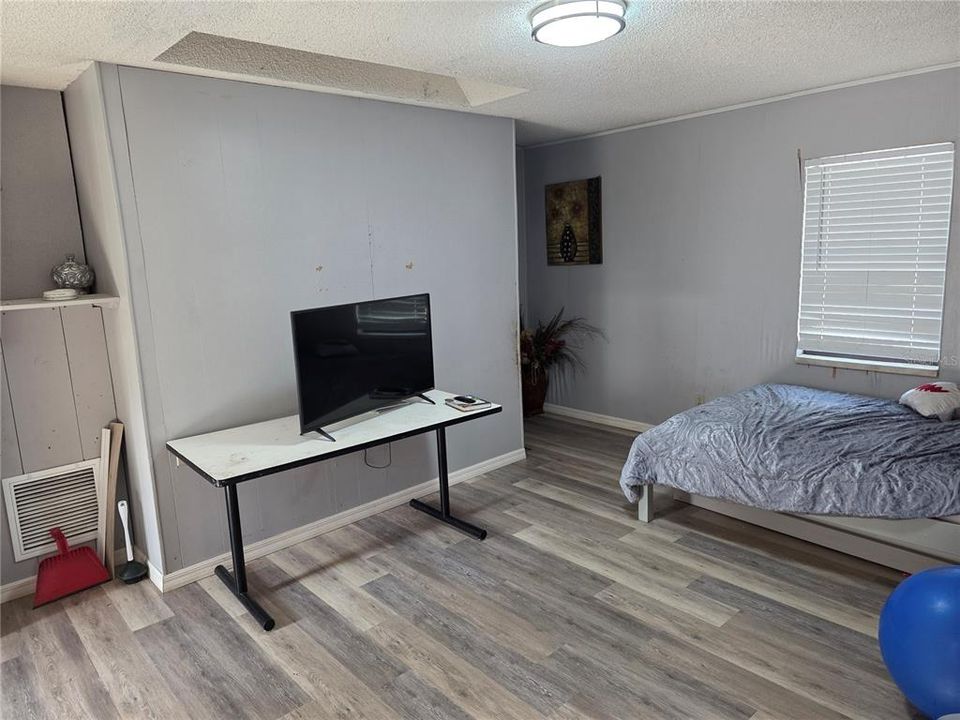 For Sale: $325,000 (3 beds, 2 baths, 1684 Square Feet)