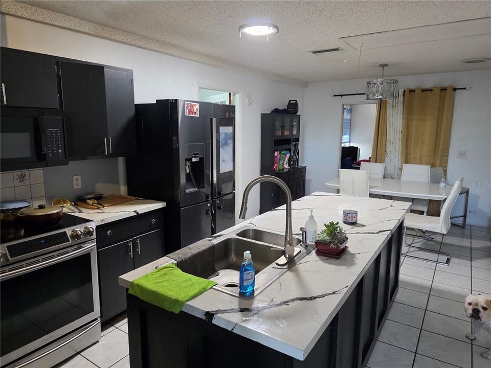 For Sale: $325,000 (3 beds, 2 baths, 1684 Square Feet)