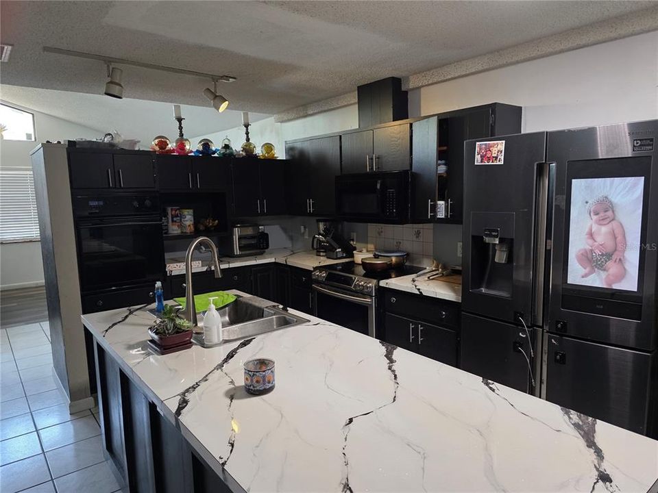 For Sale: $325,000 (3 beds, 2 baths, 1684 Square Feet)