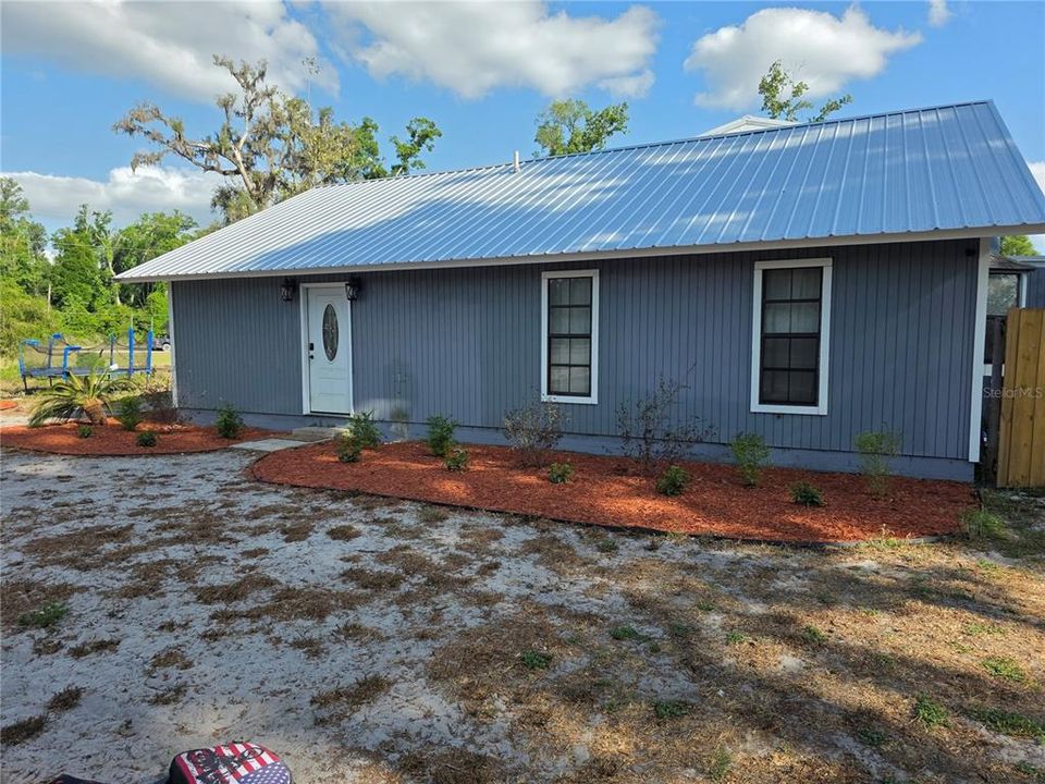 For Sale: $325,000 (3 beds, 2 baths, 1684 Square Feet)