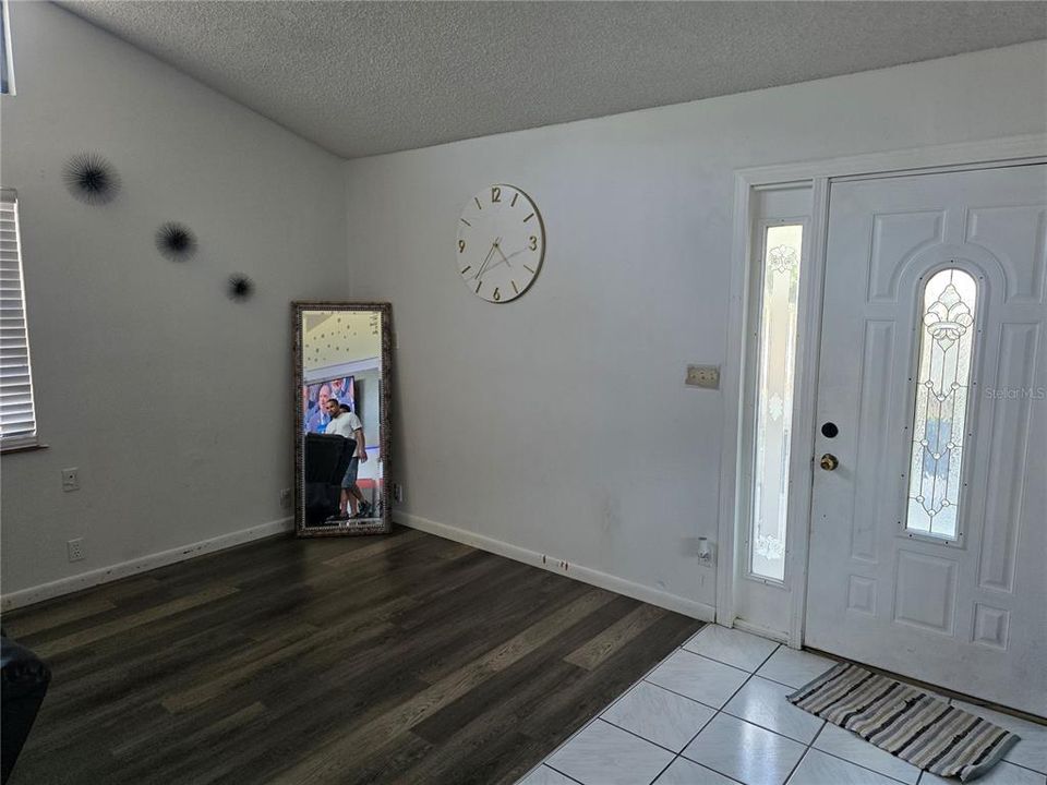 For Sale: $325,000 (3 beds, 2 baths, 1684 Square Feet)