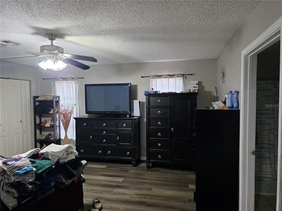 For Sale: $325,000 (3 beds, 2 baths, 1684 Square Feet)