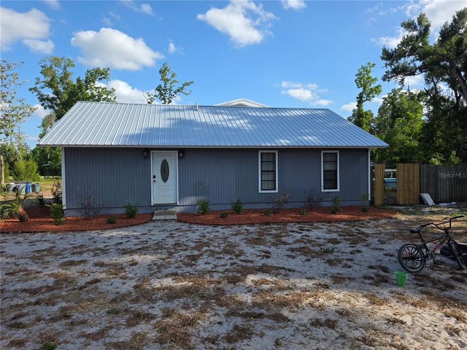 For Sale: $325,000 (3 beds, 2 baths, 1684 Square Feet)