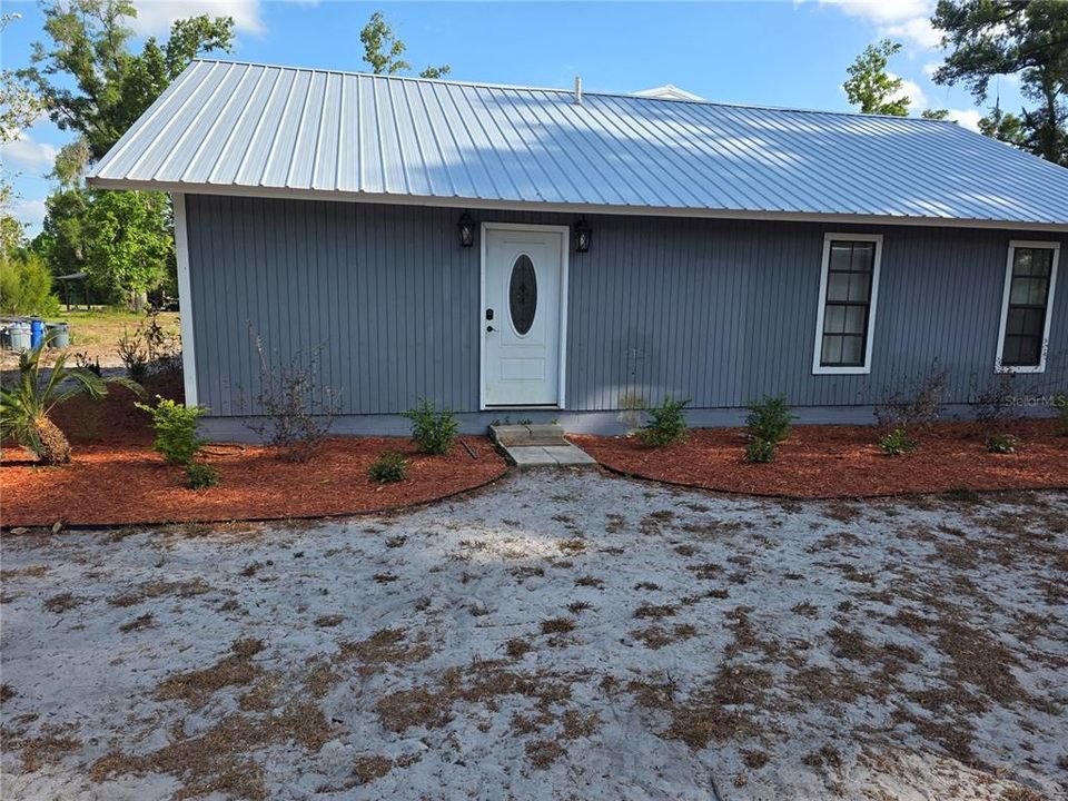 For Sale: $325,000 (3 beds, 2 baths, 1684 Square Feet)