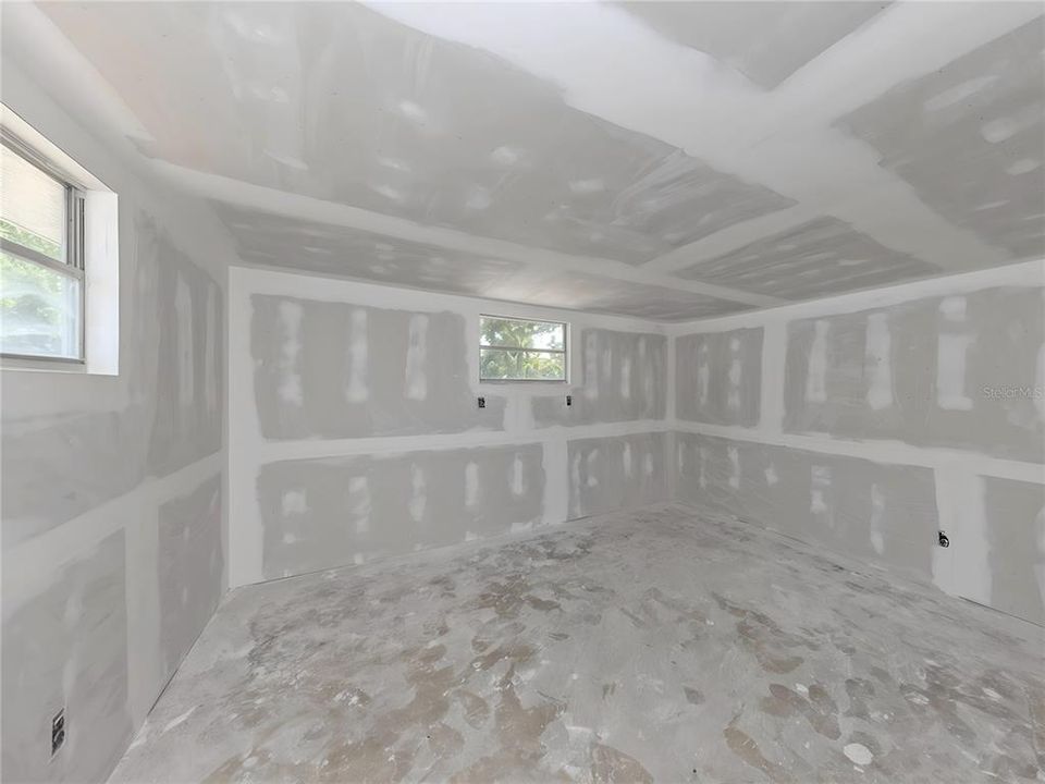Activo con contrato: $325,000 (3 camas, 2 baños, 1361 Pies cuadrados)